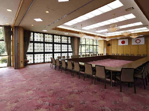 完成写真 ④　知事公館耐震補強工事（大会議室）