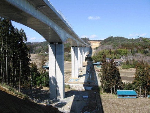 常磐自動車道　前田川橋（下部工）工事（日本道路公団　東北支社）H16.10